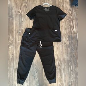 Black Figs Scrub Set (M top, MP bottoms)